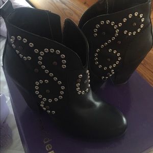 Steve Madden ankle bootie